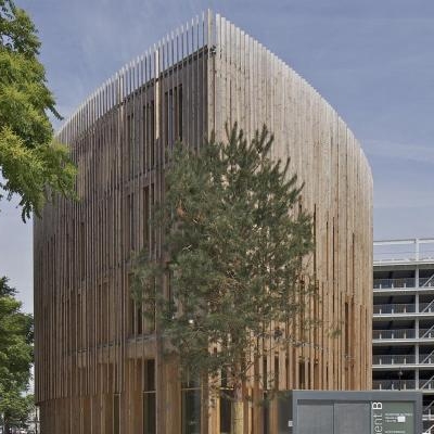 CDR est intervenu pour l’économie de la construction du futur pôle BOIS des Pays de la Loire. L’ensemble présente un immeuble à usage de bureaux avec un lieu d’exposition, un centre de ressources et d’information sur le bois et
une salle de conférences.